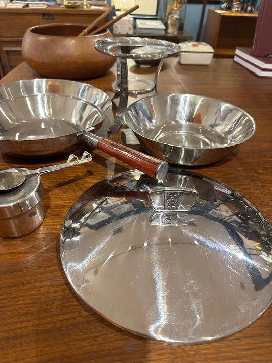 Metal Hot Plate with Wood Handle