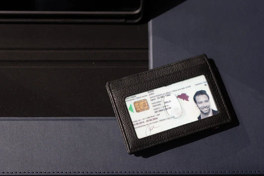 Brushed Black ID Window Essenziale Magic Wallet