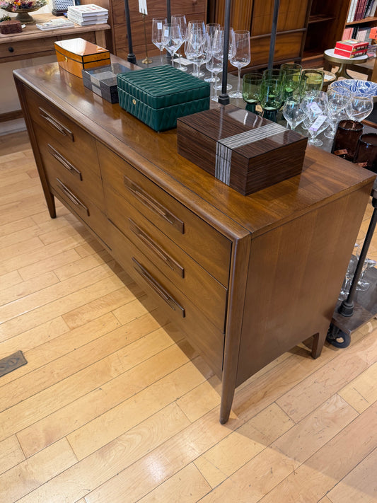 Broyhill Premier Low 6 Drawer Dresser with Wood Pulls