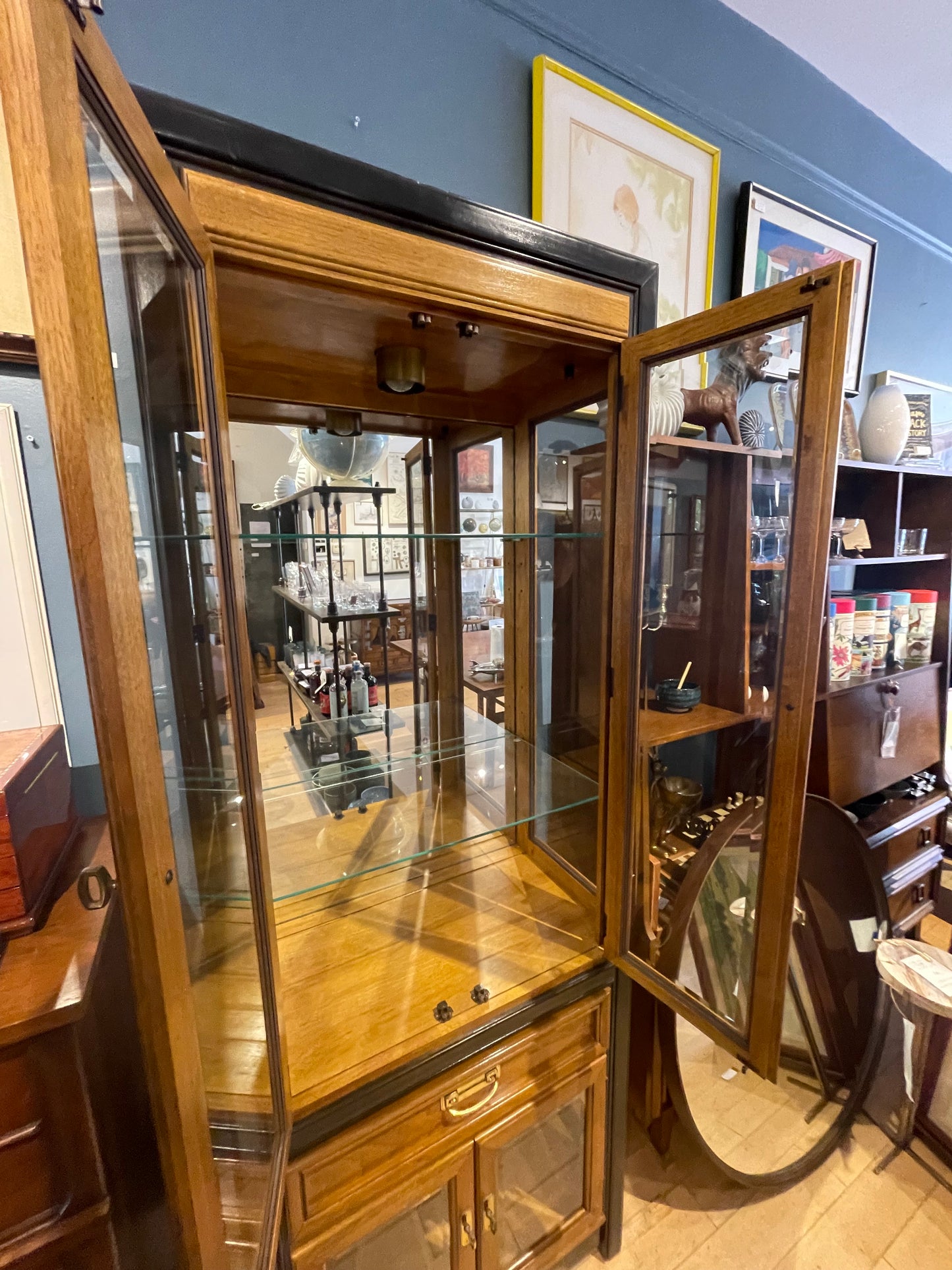 Vintage Henredon Curio Cabinet