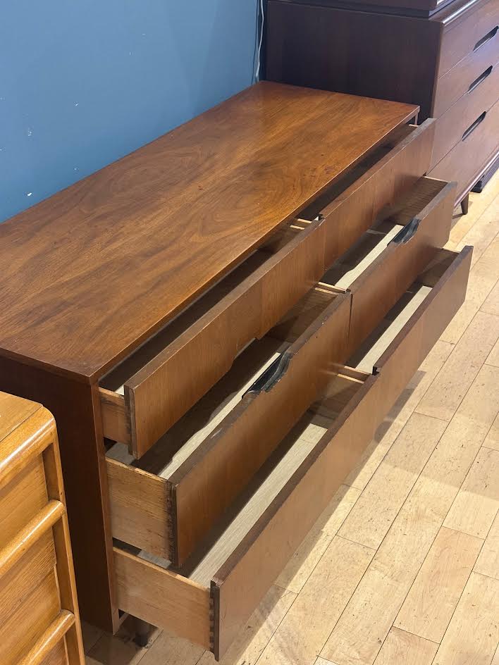 KROEHLER American Modern Walnut Dresser