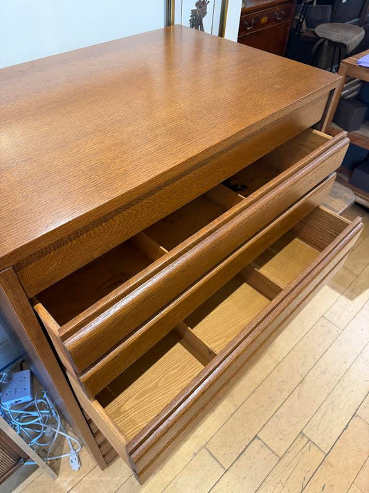 Sligh Furniture 5 Drawer American Modern Tall Chest.