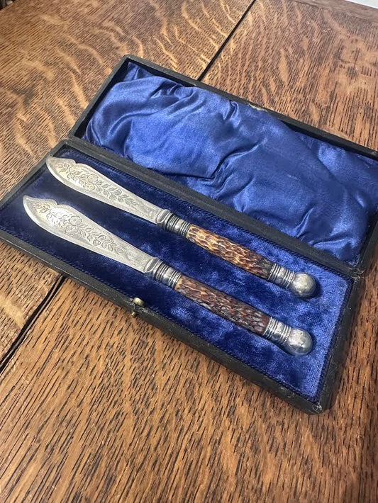 Boxed Vintage Horn Knife Set