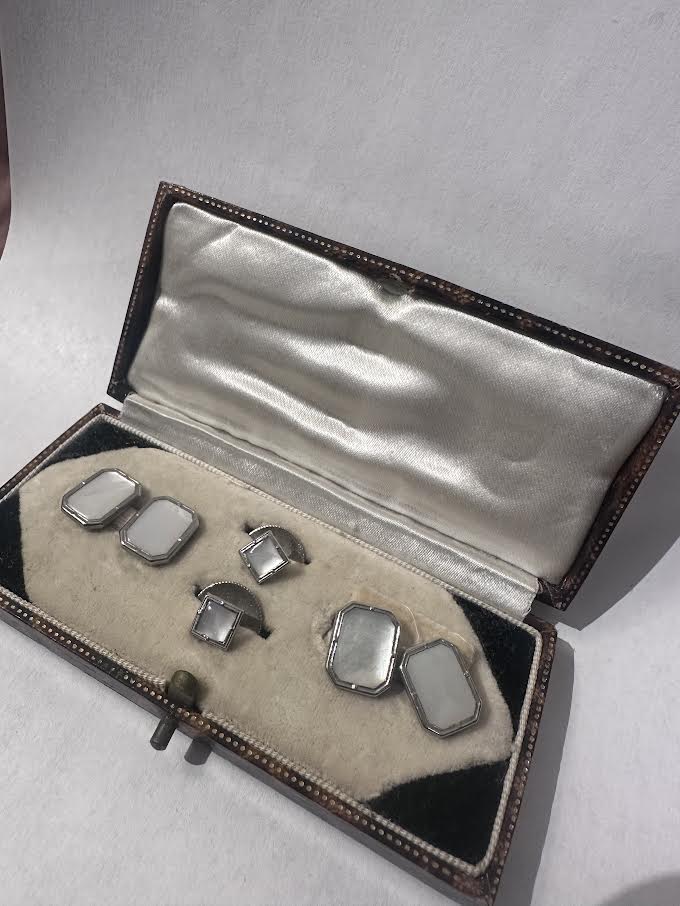 Vintage Cufflink Set in  Leather Tortoise pattern Case