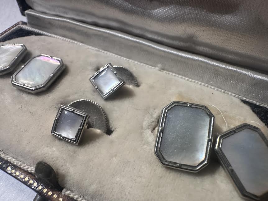 Vintage Cufflink Set in  Leather Tortoise pattern Case