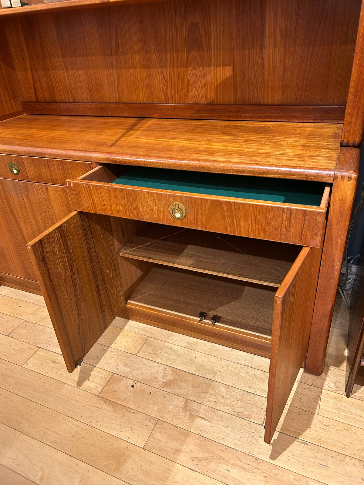 d-Scan Captain Line Teak 2-Piece Hutch