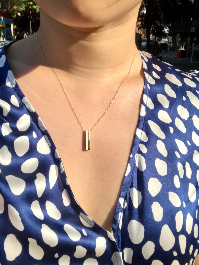 Horizontal Dipped Bar Necklace: White