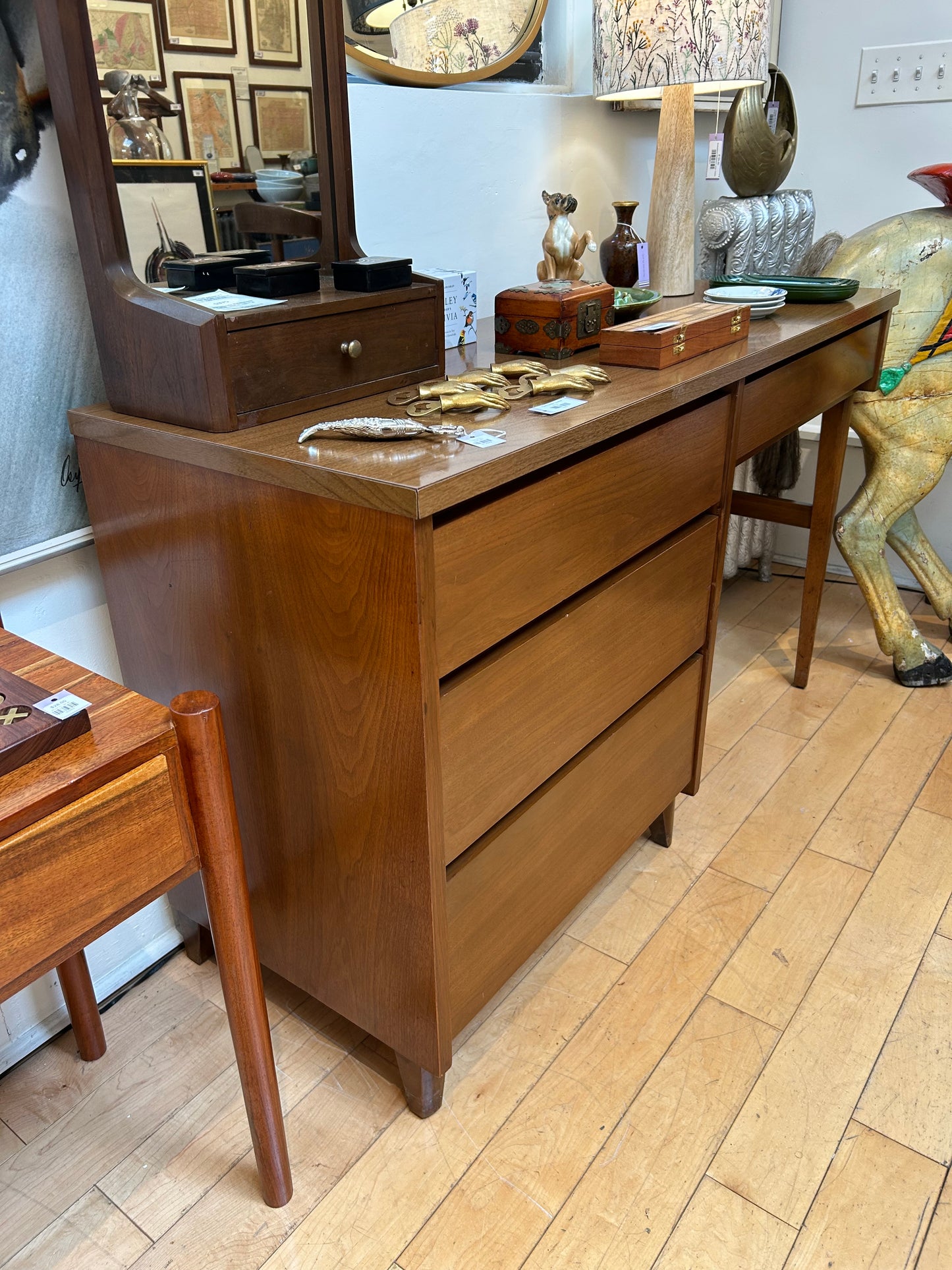 Stanley Furniture Distinctive 4 Drawer Desk