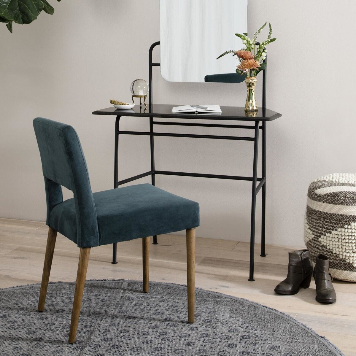 Cutout Chair with Oak Legs