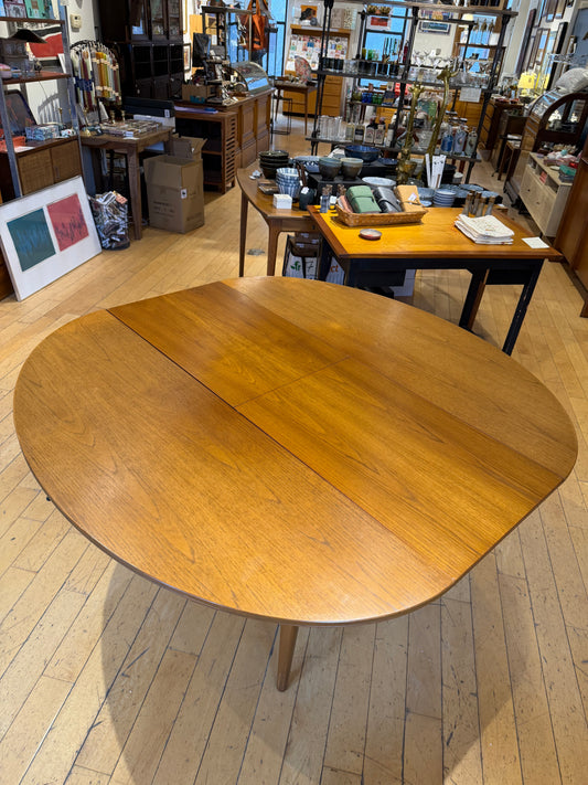 Teak Circle/Oval Dining Table with 1 Leaf