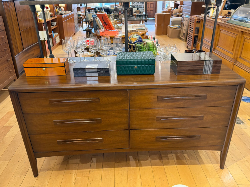 Broyhill Premier Low 6 Drawer Dresser with Wood Pulls