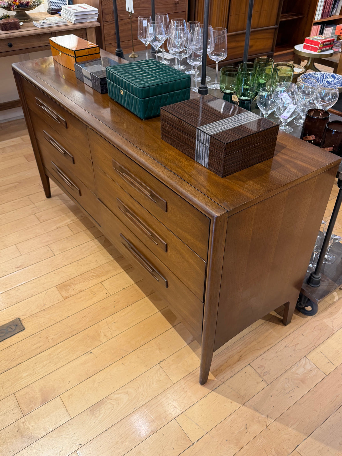 Broyhill Premier Low 6 Drawer Dresser with Wood Pulls