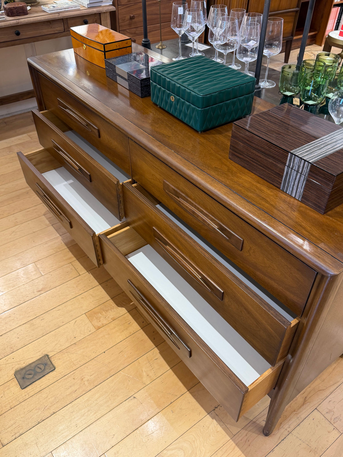 Broyhill Premier Low 6 Drawer Dresser with Wood Pulls