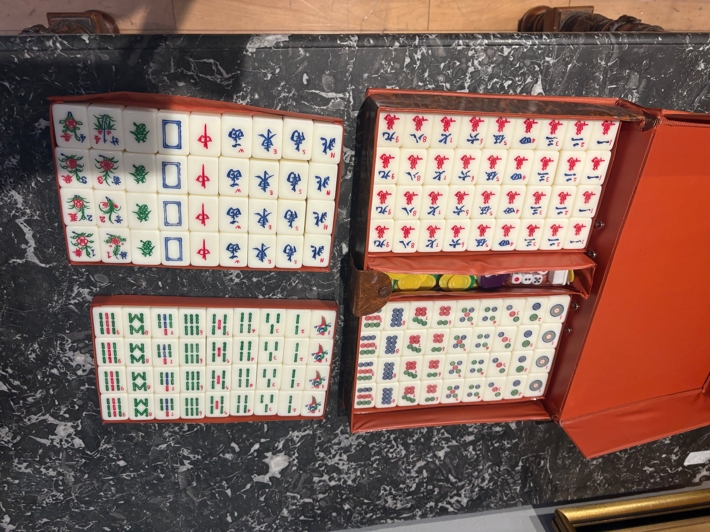 Mahjong Set in Brown Plastic  Case