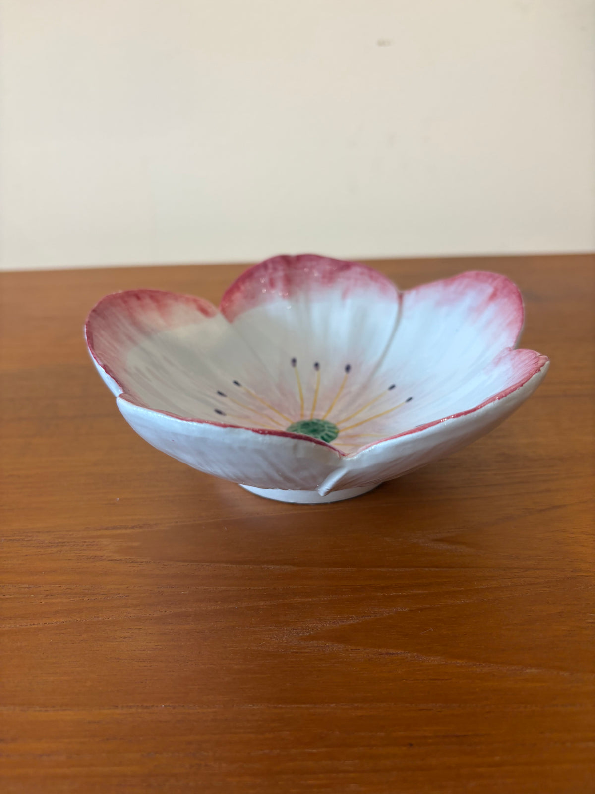 Italian Painted Flower Shaped Bowl (Individual)