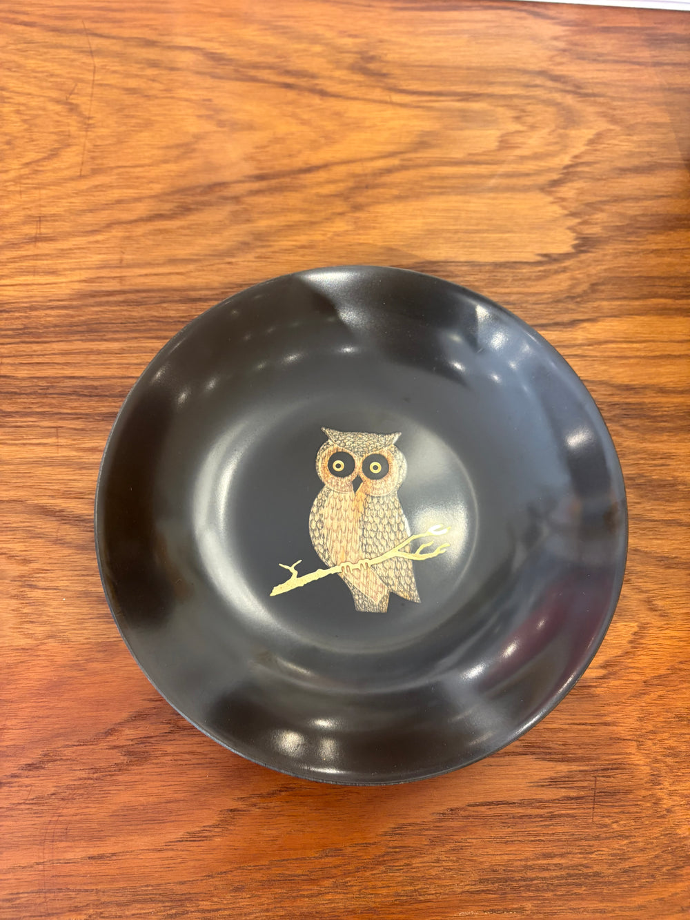 Sm. Round Lacquer Owl Tray with Inlaid Wood and Brass