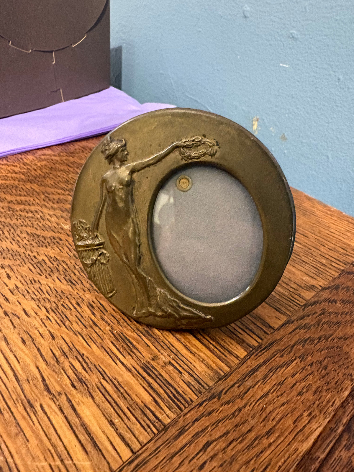Small Round Art Deco Frame