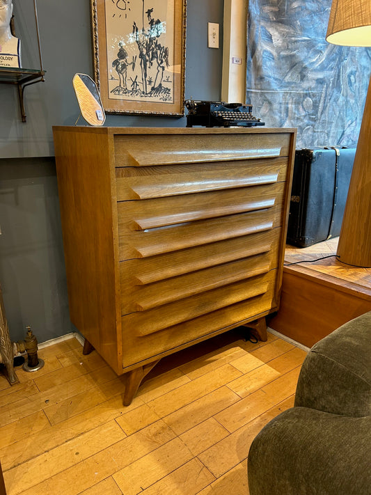 5 Drawer High Dresser With Sculpted Pulls