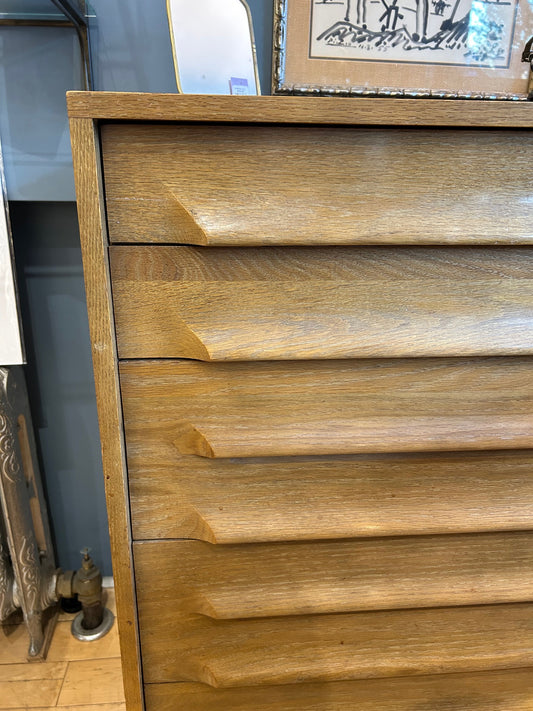 5 Drawer High Dresser With Sculpted Pulls