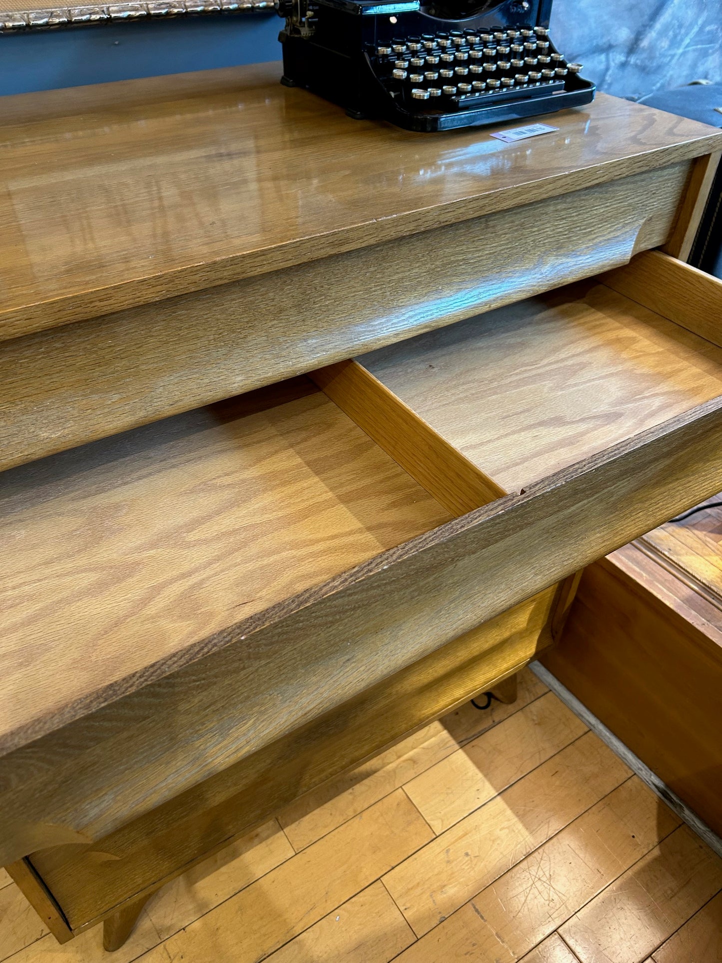 5 Drawer High Dresser With Sculpted Pulls