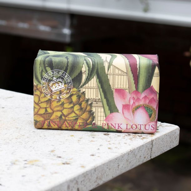 Kew Gardens Pineapple and Pink Lotus (240g)