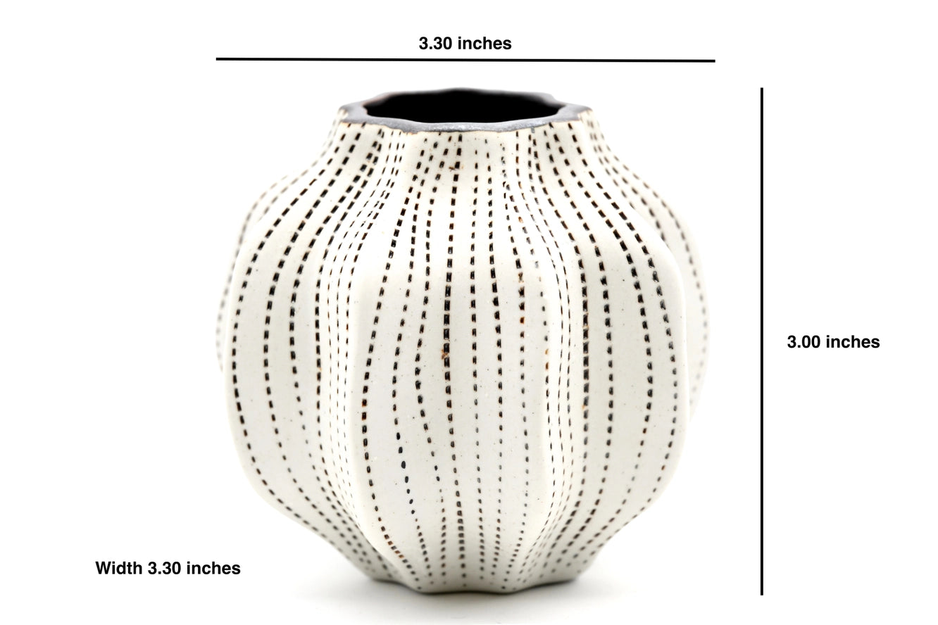 Mafa Mini S - Handcrafted Porcelain Vase