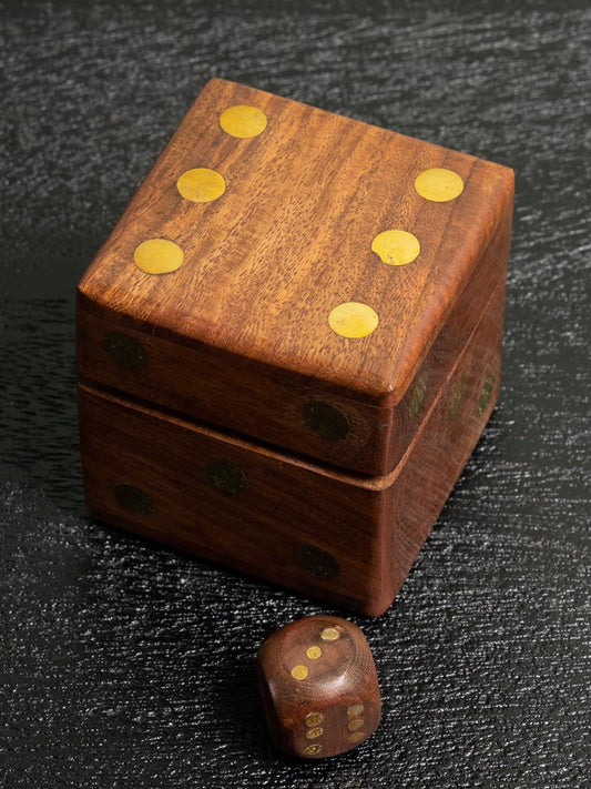 Dice Box with 5 Dice